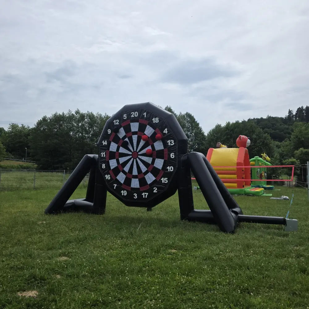 Aufblasbares Fußballdart